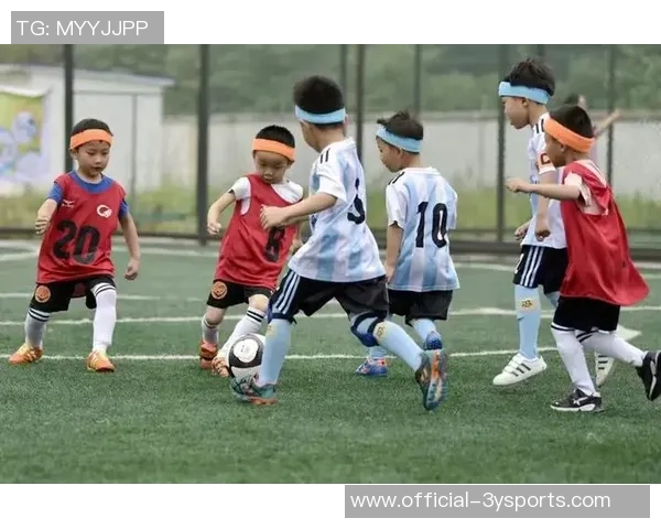 欢快的足球赛让我们体验团队合作与友谊的力量 欢快的足球赛让我们体验团队合作与友谊的力量