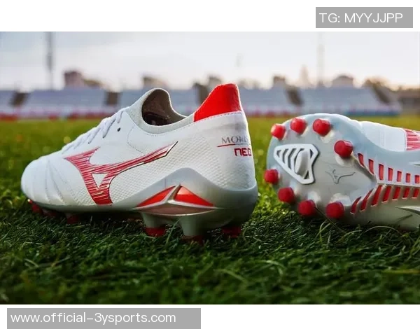 美津浓足球鞋无回旋技术助力球员提升控球能力与场上表现